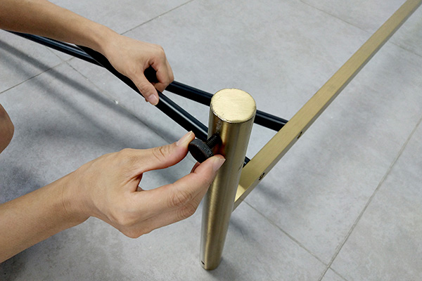 How to install the black-gold double-sided island rack