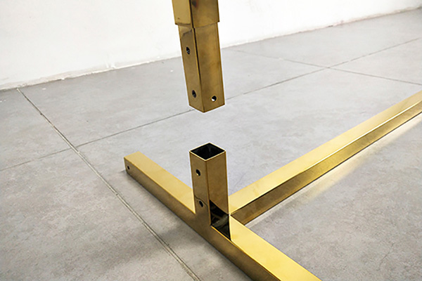 How to quickly install the golden horizontal bar island rack